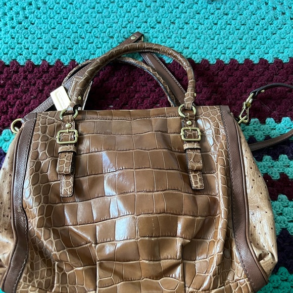 Coach Madison - Picture 2 of 8